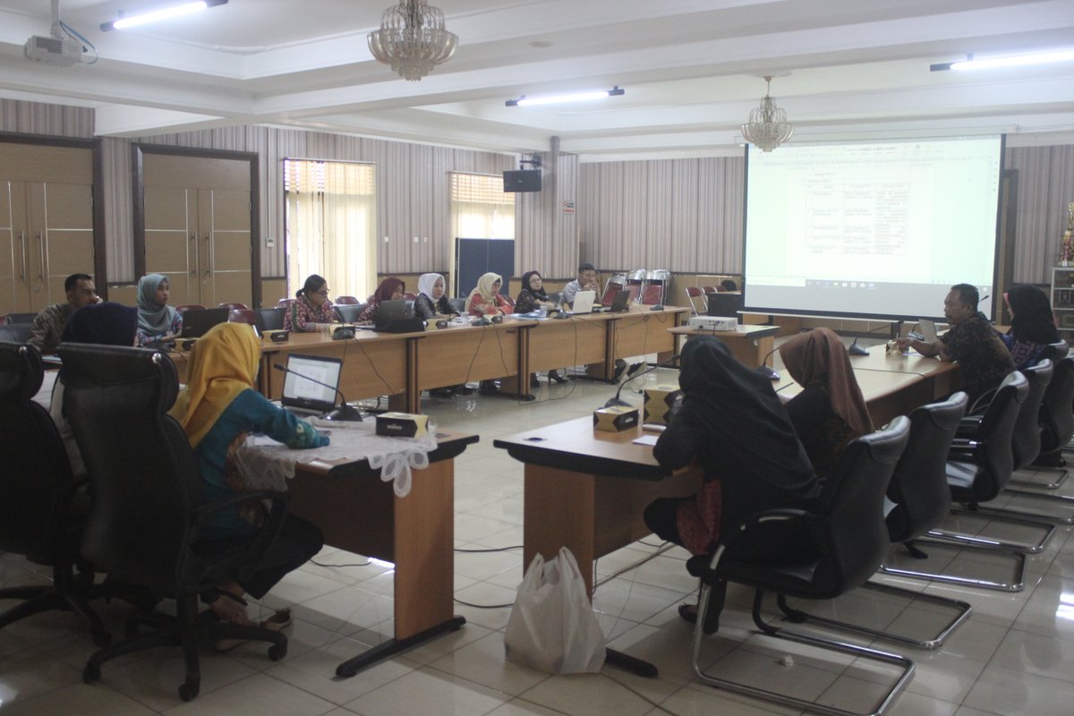 RAPAT SOSIALISASI ANALISA JABATAN DAN ANALISA BEBAN KERJA (ANJAB-ABK). RAPAT DIPIMPIN OLEH KOORDINATOR KEPEGAWAIAN BAPENDA PROVINSI SUMSEL IBU FITRIANA, SE... RUANG RAPAT AULA BAPENDA PROVINSI SUMSEL, HARI JUMAT 28/02/2020 PUKUL : 09.00 WIB s.d SELESAI