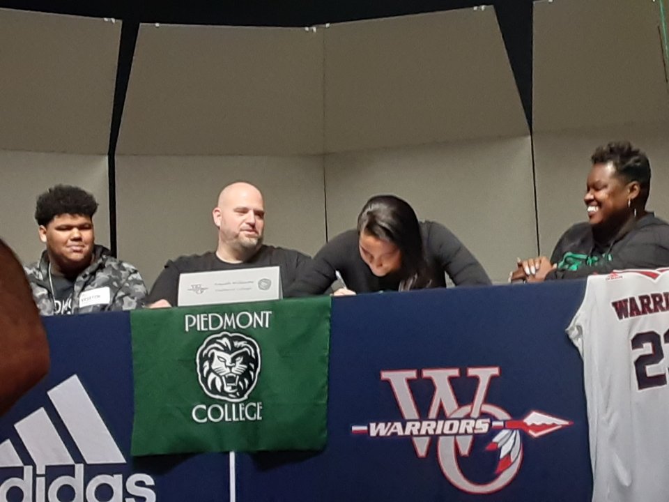 WestOak_Wbb's tweet photo. Congratulations to @CourtQueen01 and her family. Amyah will further her education and playing career at Piedmont College! #warriorstrong 
@westoakboosters @westoakhigh https://t.co/4Sdq6MrfbK