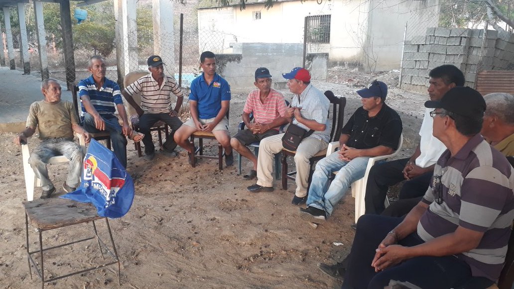 BaraltUnt's tweet photo. Conversatorio con los vecinos del sector #AliPrimera de la pquia Pueblo Nuevo Mcpio Baralt https://t.co/PP3oTEE5It