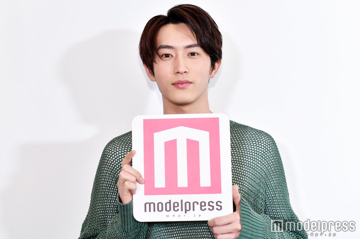 このツイートをRT✨】 杉野遥亮さん直筆サイン入りチェキを1名様へ