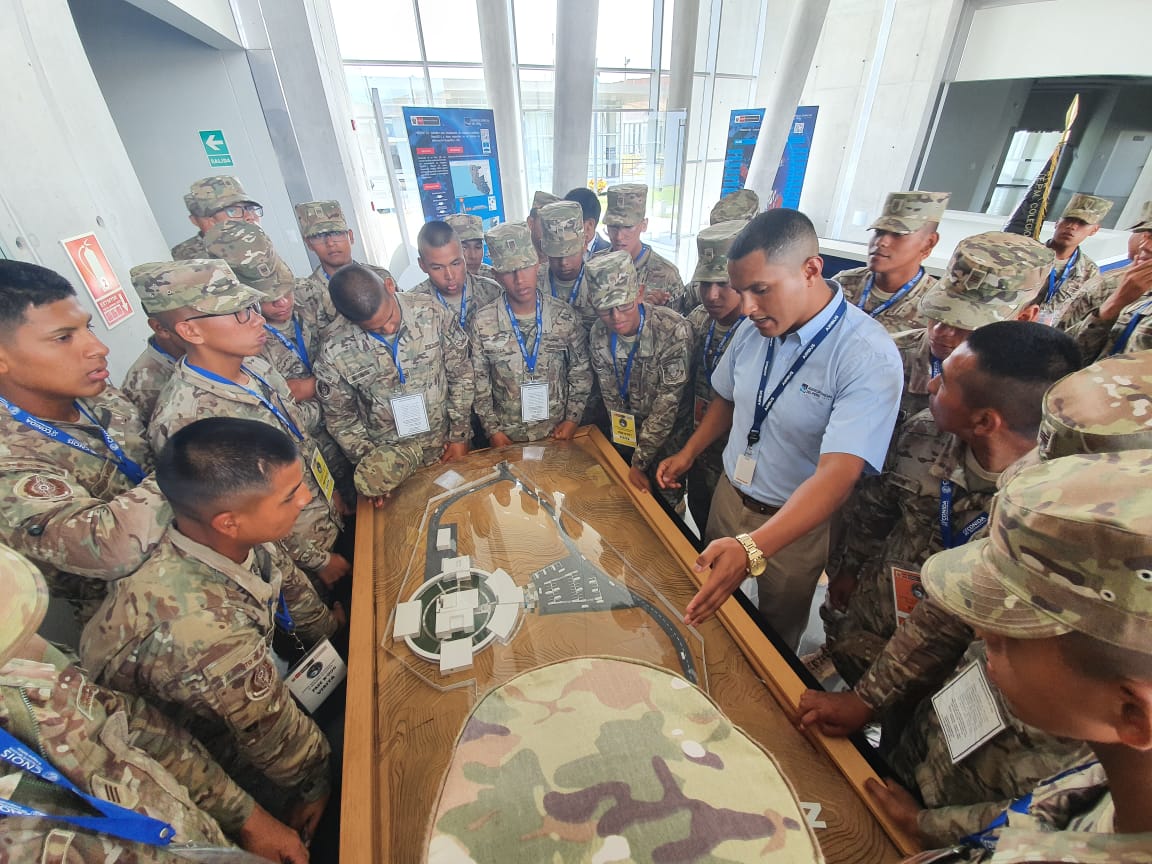 cmlp_web's tweet photo. 🚨#NoticiaCMLP  El día de hoy #Cadetes de 5to año del #CursoMonitor del #Emblemático Colegio Militar "Leoncio Prado" realizaron una visita como parte de su preparación  a las instalaciones del Centro Nacional de Imágenes Satelitales (#CNOIS), #monitoreo del  #Satélite #PerúSAT-1 https://t.co/8x468GbNPb