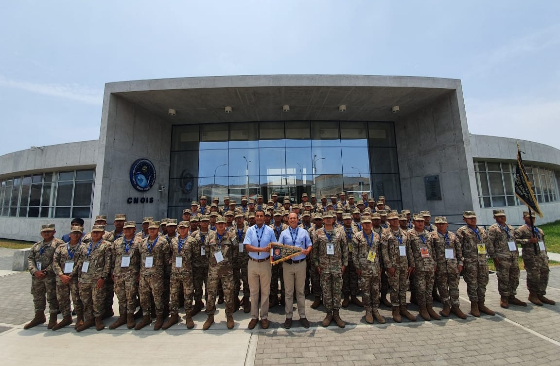 cmlp_web's tweet photo. 🚨#NoticiaCMLP  El día de hoy #Cadetes de 5to año del #CursoMonitor del #Emblemático Colegio Militar "Leoncio Prado" realizaron una visita como parte de su preparación  a las instalaciones del Centro Nacional de Imágenes Satelitales (#CNOIS), #monitoreo del  #Satélite #PerúSAT-1 https://t.co/8x468GbNPb