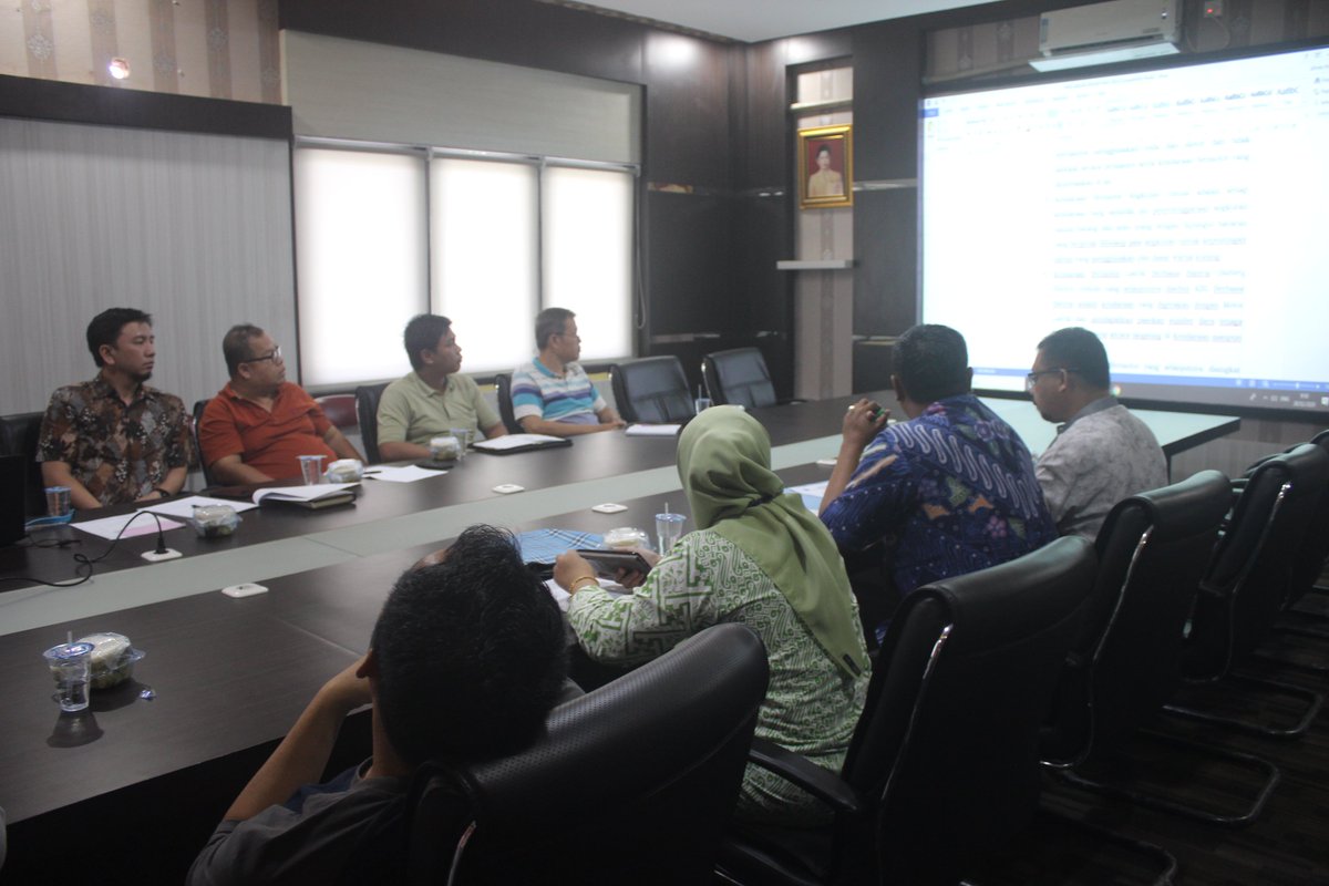 RAPAT PENGHITUNGAN DASAR PENGENAAN PAJAK KENDARAAN BERMOTOR DAN BBN-KB TAHUN 2019. RAPAT DI PIMPIN KEPALA SEKSI HUKUM &amp; PERUNDANG-UNDANGAN BAPENDA PROVINSI SUMSEL IBNU ROSI, SH, MH...DI RUANG RAPAT DWP BAPENDA LANTAI II,..HARI JUMAT 28/02/2020 PUKUL : 09.00 WIB s.d SELESAI