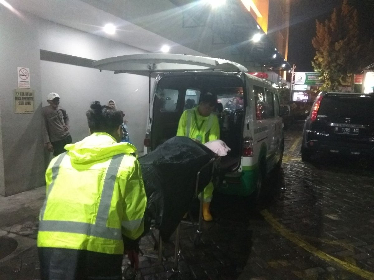 ambulancemalangstrudel tweet media