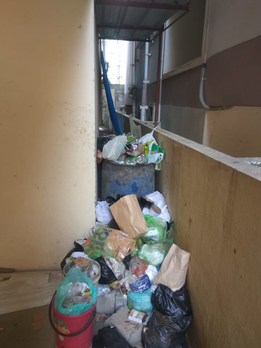 Vinesh98894879's tweet image. Green House layout suffering for garbage disposal. Private vendors stopped picking garbage. Doddathogur grampanchayat not taken any action. @ELCITA_IN @SwatchaB @IndiaToday @BBMPCOMM @BBMPSWMSplComm