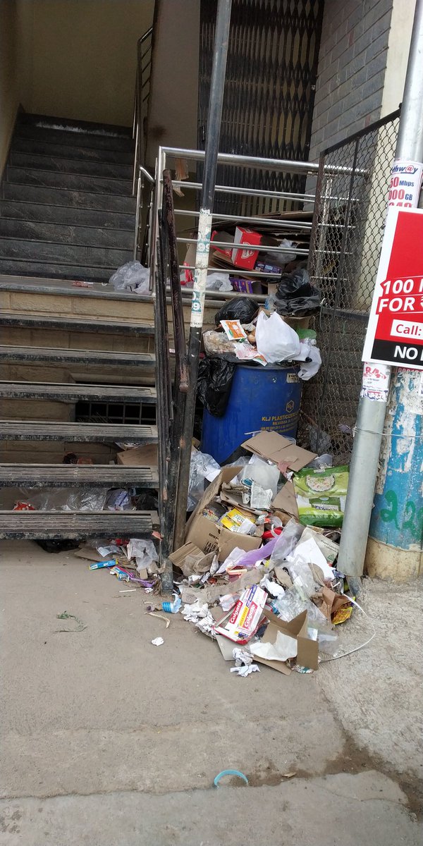Vinesh98894879's tweet image. Green House layout suffering for garbage disposal. Private vendors stopped picking garbage. Doddathogur grampanchayat not taken any action. @ELCITA_IN @SwatchaB @IndiaToday @BBMPCOMM @BBMPSWMSplComm