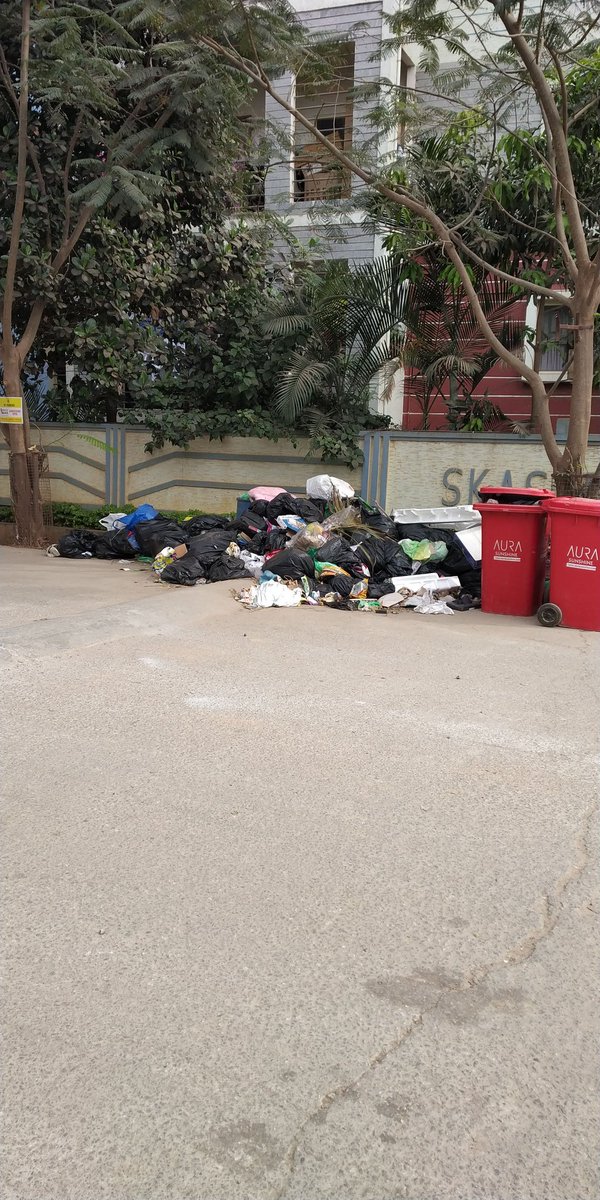 Vinesh98894879's tweet image. Green House layout suffering for garbage disposal. Private vendors stopped picking garbage. Doddathogur grampanchayat not taken any action. @ELCITA_IN @SwatchaB @IndiaToday @BBMPCOMM @BBMPSWMSplComm