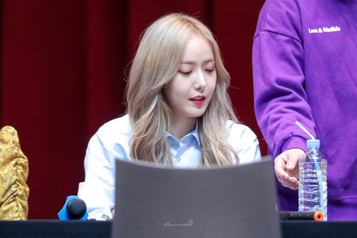 hexmarble's tweet photo. 200208 목동 팬사인회
🌸🌸
@GFRDofficial
#GFRIEND #여자친구 #ヨジャチング
#SinB #신비 https://t.co/TBiMD677hS