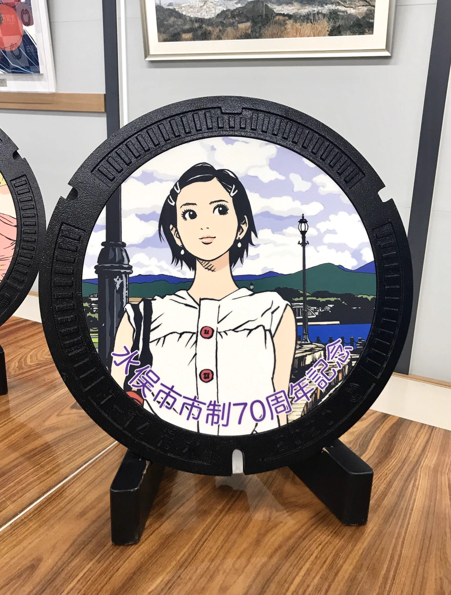 熊本県水俣市市制70周年記念のマンホールがこちら！