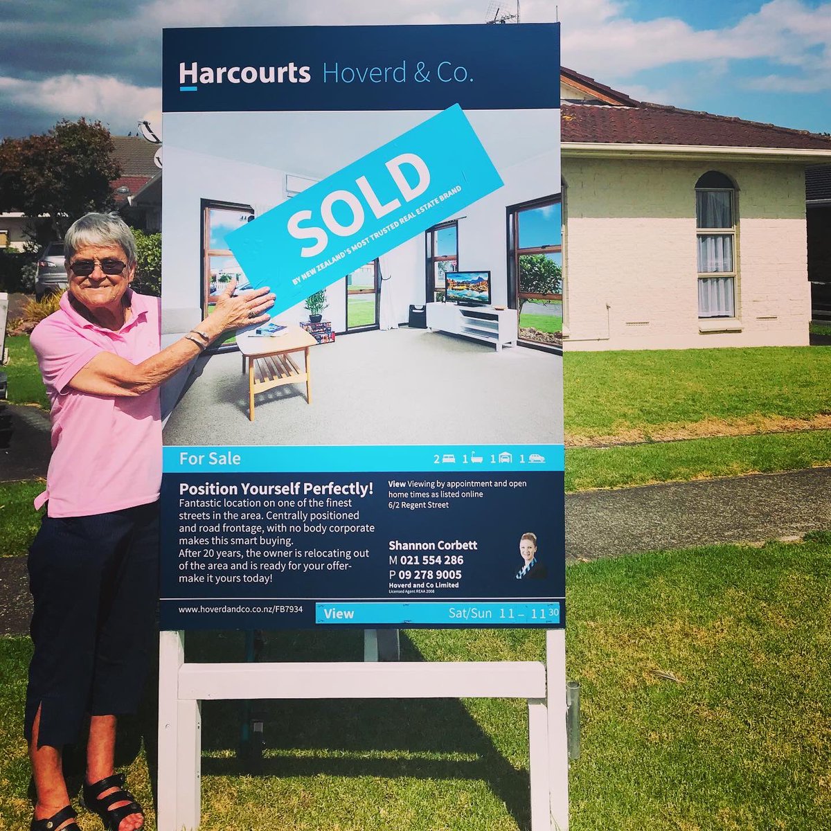 HarcCorbS's tweet photo. Nothing like a good selfie alongside the sold board 🕺🥳 #Manukau #movingon #sold https://t.co/bXNeasroDe