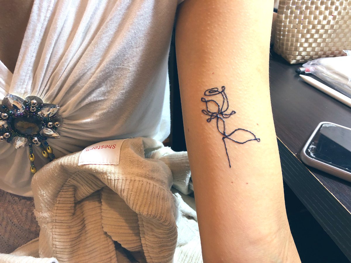 ট ইট র Mim みん 沖縄の消えるタトゥー専門店 店主 L Arc En Cielファンの方からのオーダーで林檎 蛇 ジャグアタトゥー Inkbox T Co 4uouqbhv ট ইট র