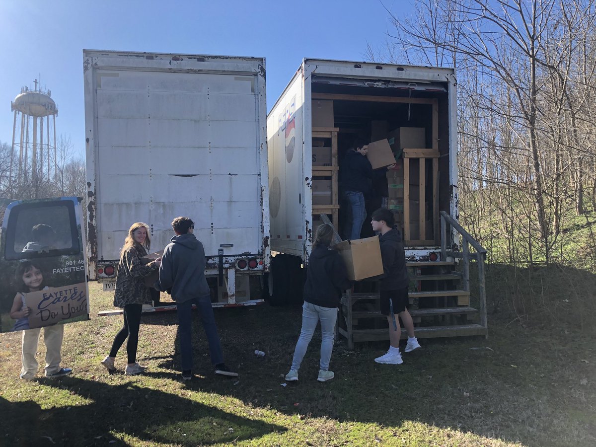 RossvilleAcad's tweet photo. RCA Compassion House delivered can goods to @fayettecares and helped restock their pantry. While they were there, they sorted clothes, unloaded trucks, and organized the food pantry. Each of our houses will have an opportunity to serve at Fayette Cares this year. #RCAServes https://t.co/TrreQRfNG0