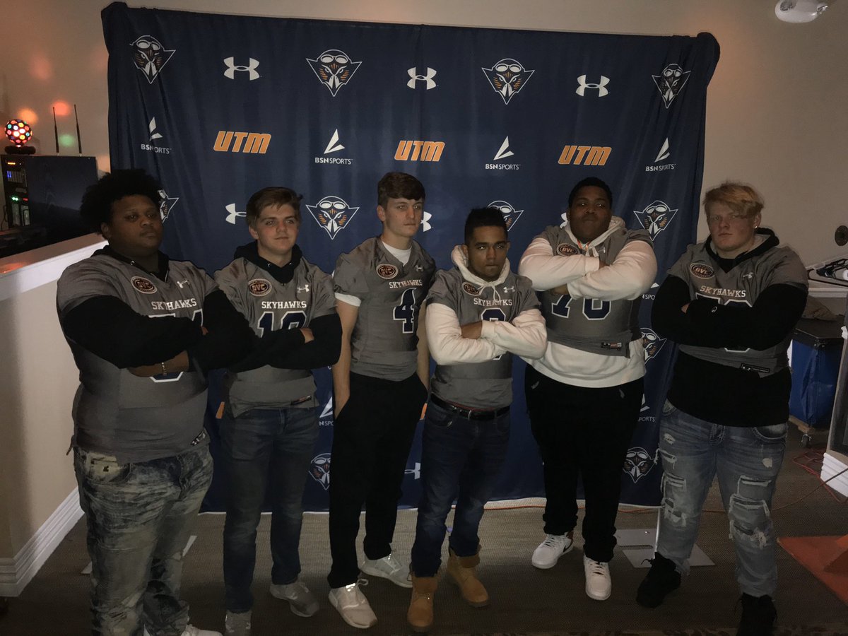 ConnorW_19's tweet photo. Had a great time at @UTM_FOOTBALL tonight! Thank you @CoachMattJones for the invite! #ClubMartin https://t.co/zeY5A9tDTN