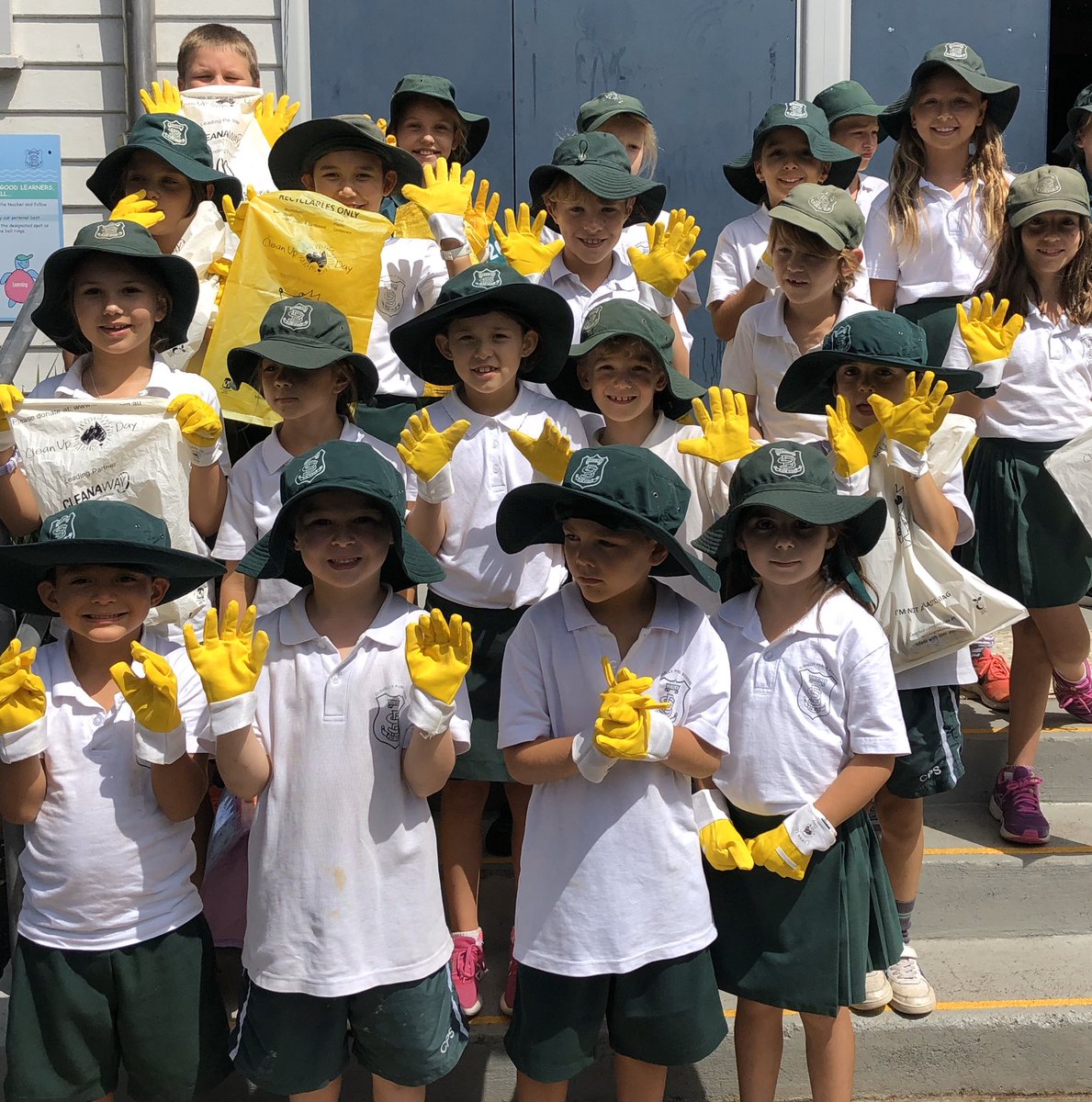 It was Clean Up Austrlia Day at CPS today and we’re happy to say we didn’t find much rubbish on our playground! <a href="/Clean_Up/">clean up</a>