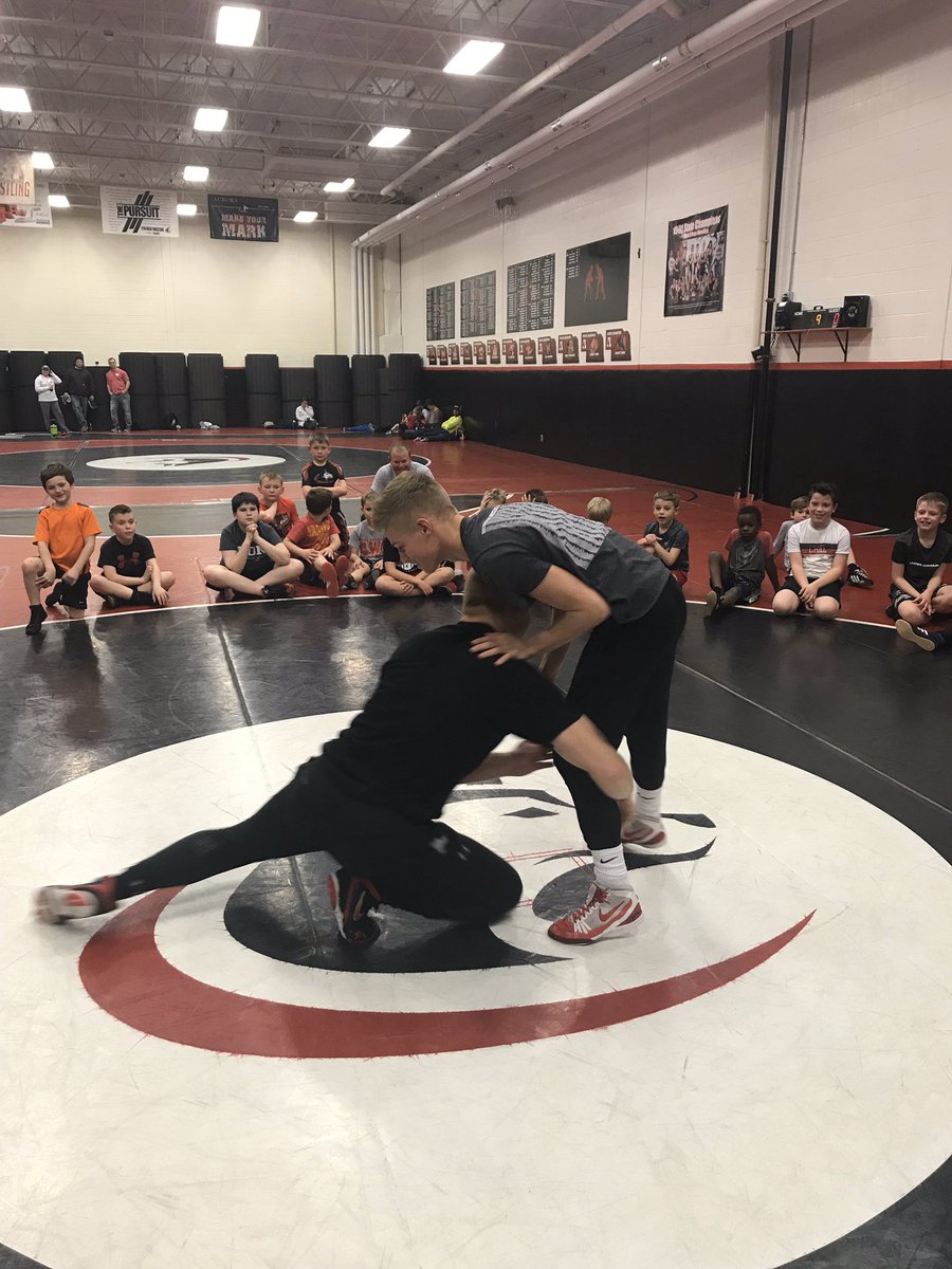 Aurora_Wrestle's tweet image. 3X state medalists and 2020 state finalists @Caden_Svoboda donated his time tonight to @Aurora_Wrestle Club to teach some of his signature moves. Thanks for your time. 💪🏻 #EverySecond