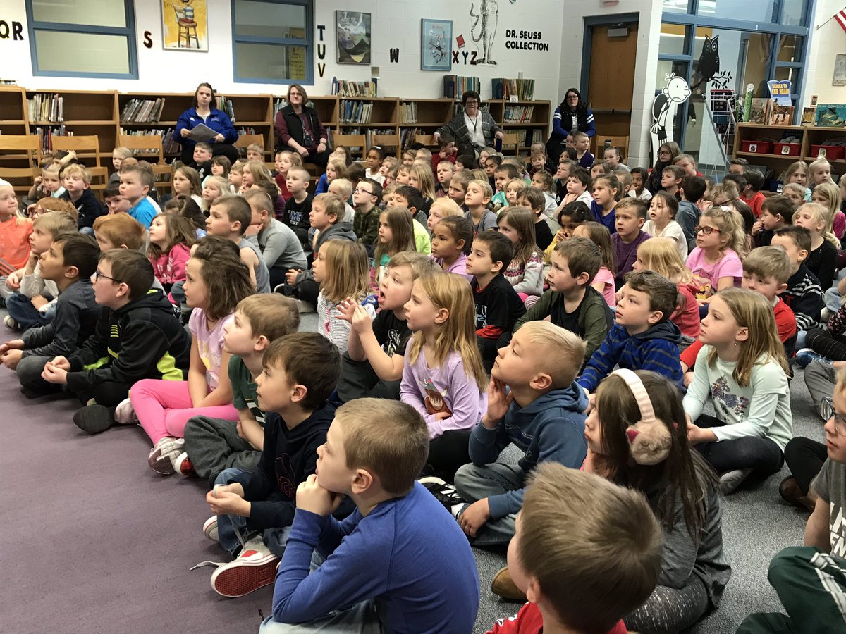 km_k12_media's tweet photo. Author Jennifer Schmitt came to visit students at KMES today! She shared stories about growing up in Northern Iowa and about writing. @KMElem #KometsRead20 https://t.co/opyis65mHs
