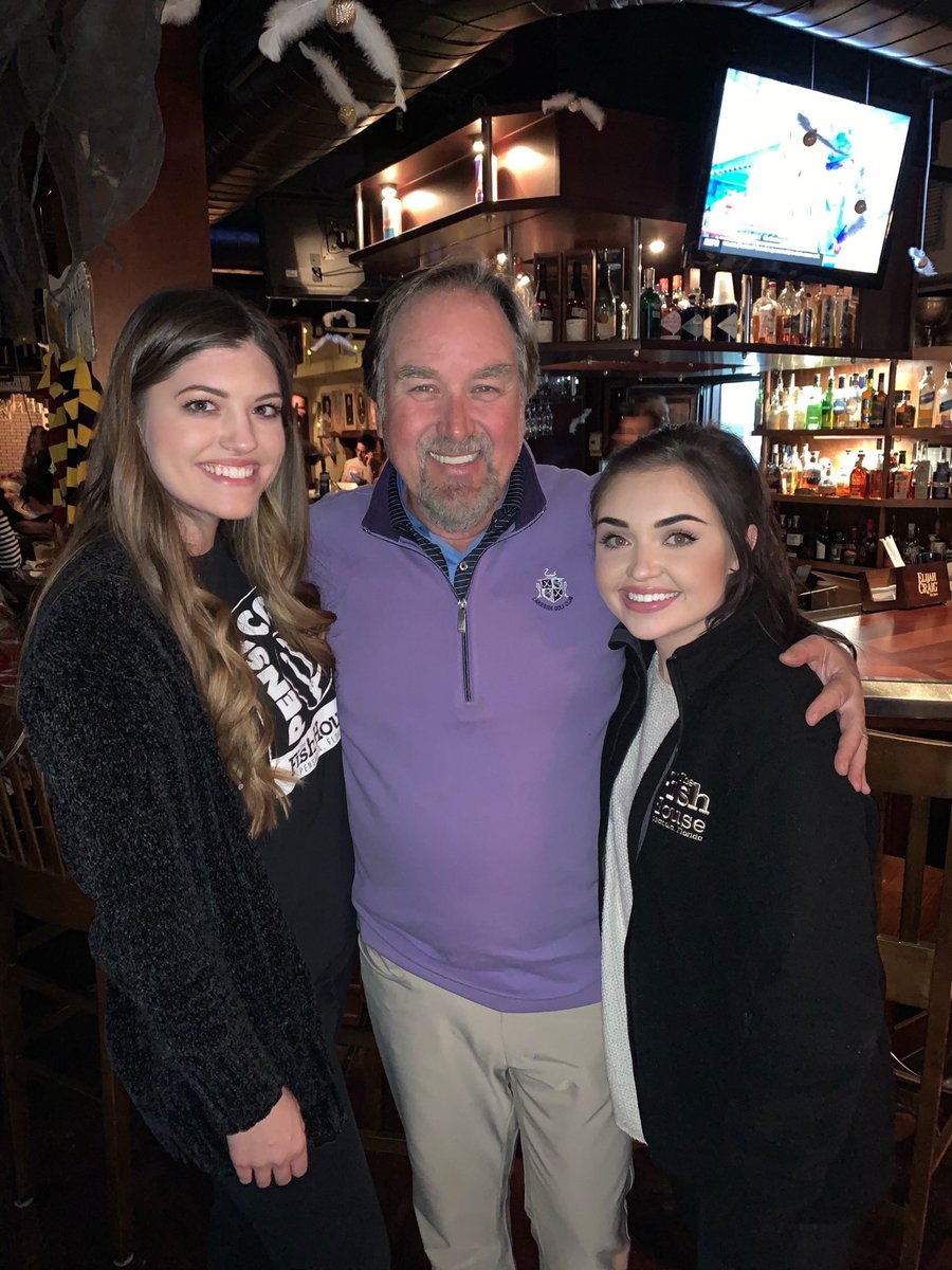 FishHousePcola's tweet photo. Look who made a guest appearance at our Pensacon Costume Contest! Richard Karn is best known for his role as Al Borland in the sitcom Home Improvement and host of Family Feud. Thanks for joining us for dinner at the Fish House! @TheRichardKarn https://t.co/ACEaKruxqr