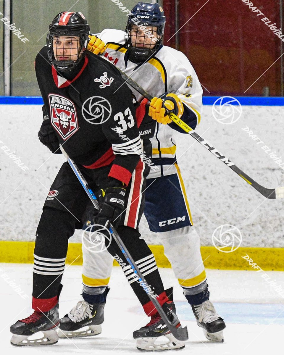 Draft_Eligible's tweet photo. As promised...over 100+ in-game action images at https://t.co/wjAP0Xcv0c between @AaaRaiders vs @whitby2004AAA in Game 3 @HometownHockey @ETA_Hockey .  After Wed OT win, Whitby now sits with a 2-1 series lead.  #minormidgetaaa #redhats @TheScoutDotCa @EDGEHOCKEY https://t.co/t9FEKsLAs2