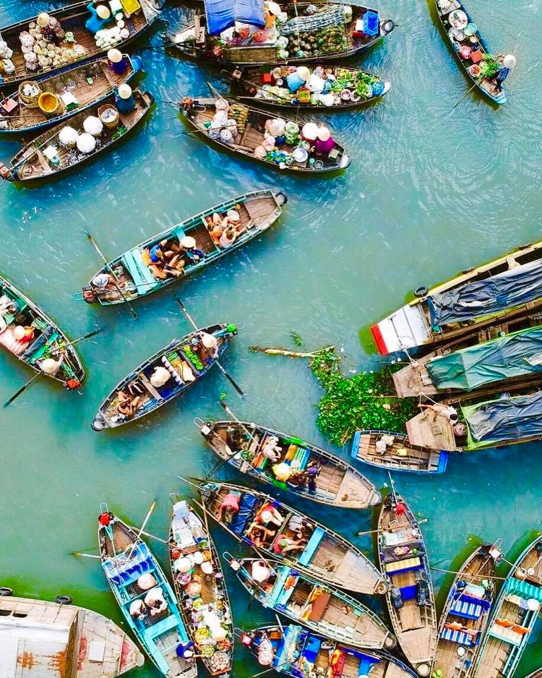 immigration_net's tweet photo. 🛶💦Floating markets are a popular way of selling goods in the Delta. These water-based markets often open around 5 a.m. and last through the morning hours. 🍌🍇🍍
#vietnamtravel #vietnambeauty #vietnamvisa #mekongdelta #vietnamvisaonline https://t.co/K4EDFerqRk