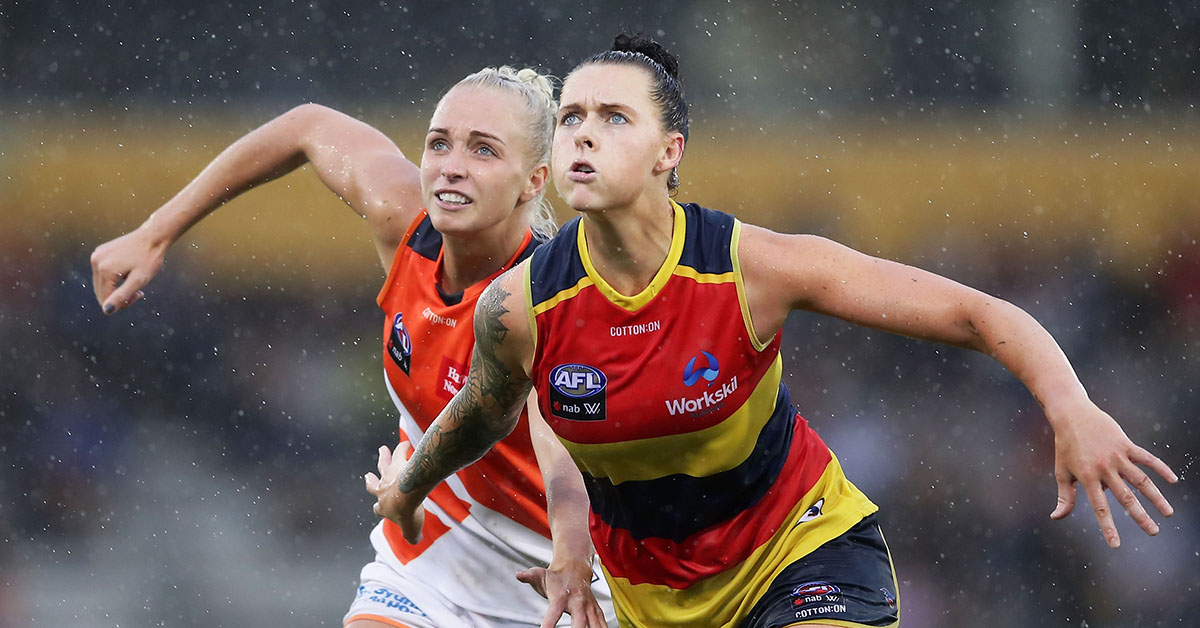 IT'S OFFICIAL! Erin and Rhi locked in for Sunday's home game 🤗 FINAL TEAM: weflyas.one/2IfhAwJ #weflyasone #crowsaflw