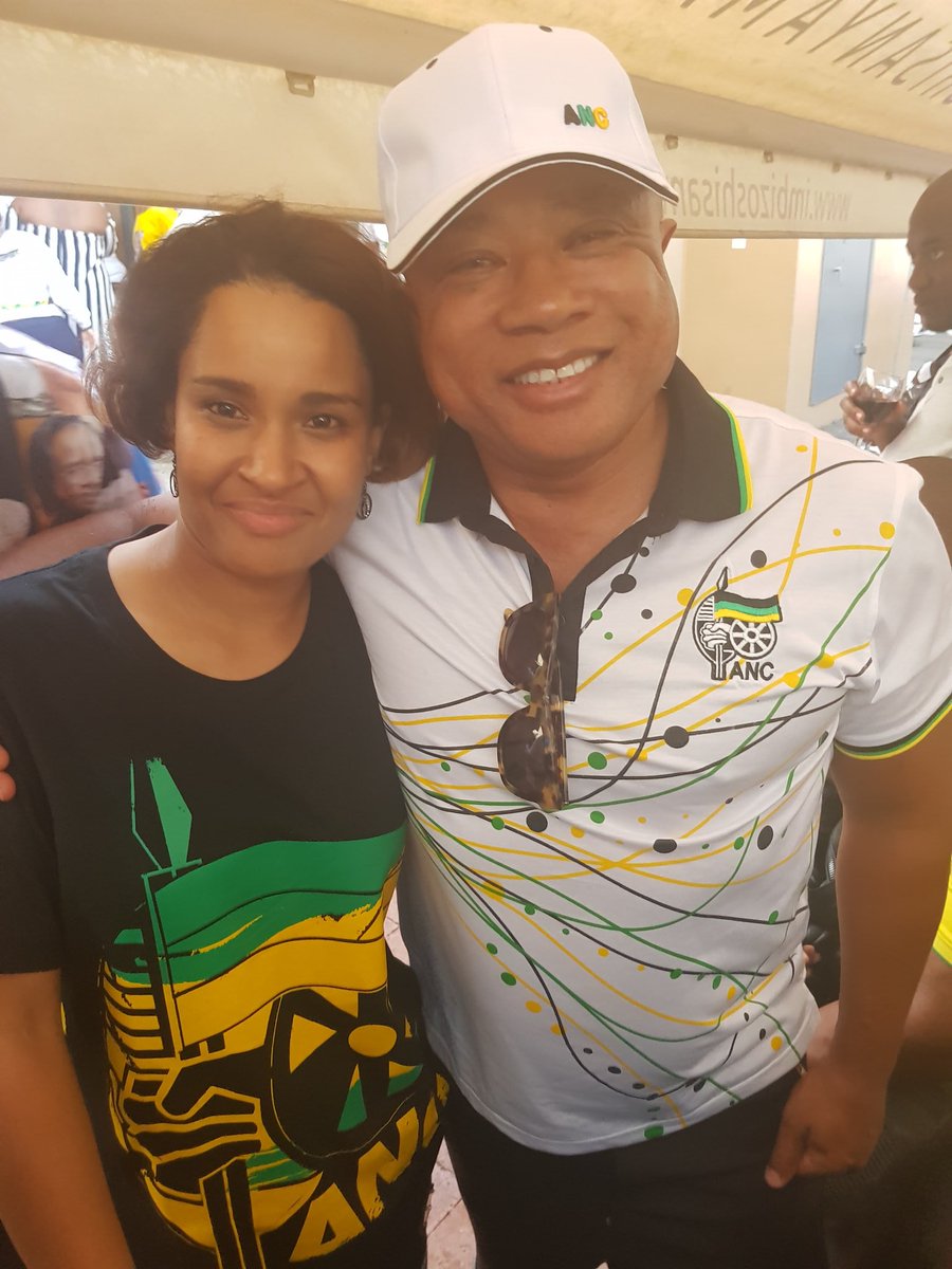 tyengeni1954's tweet photo. Woza Friday..! With my comrade in arms the #RotiQueen .. #ancforlife https://t.co/5UcBxYSvAK