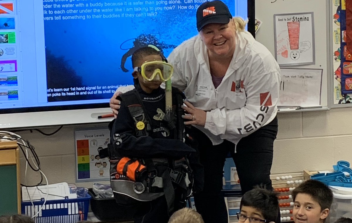 Mrs. Cindy, volunteer diver at the Shedd, sharing how living organisms in the ocean are interdependent upon one another! #ProudtobeD93 <a href="/CloverdaleElem/">Cloverdale School</a> <a href="/buchhos/">Staci Buchholz</a>