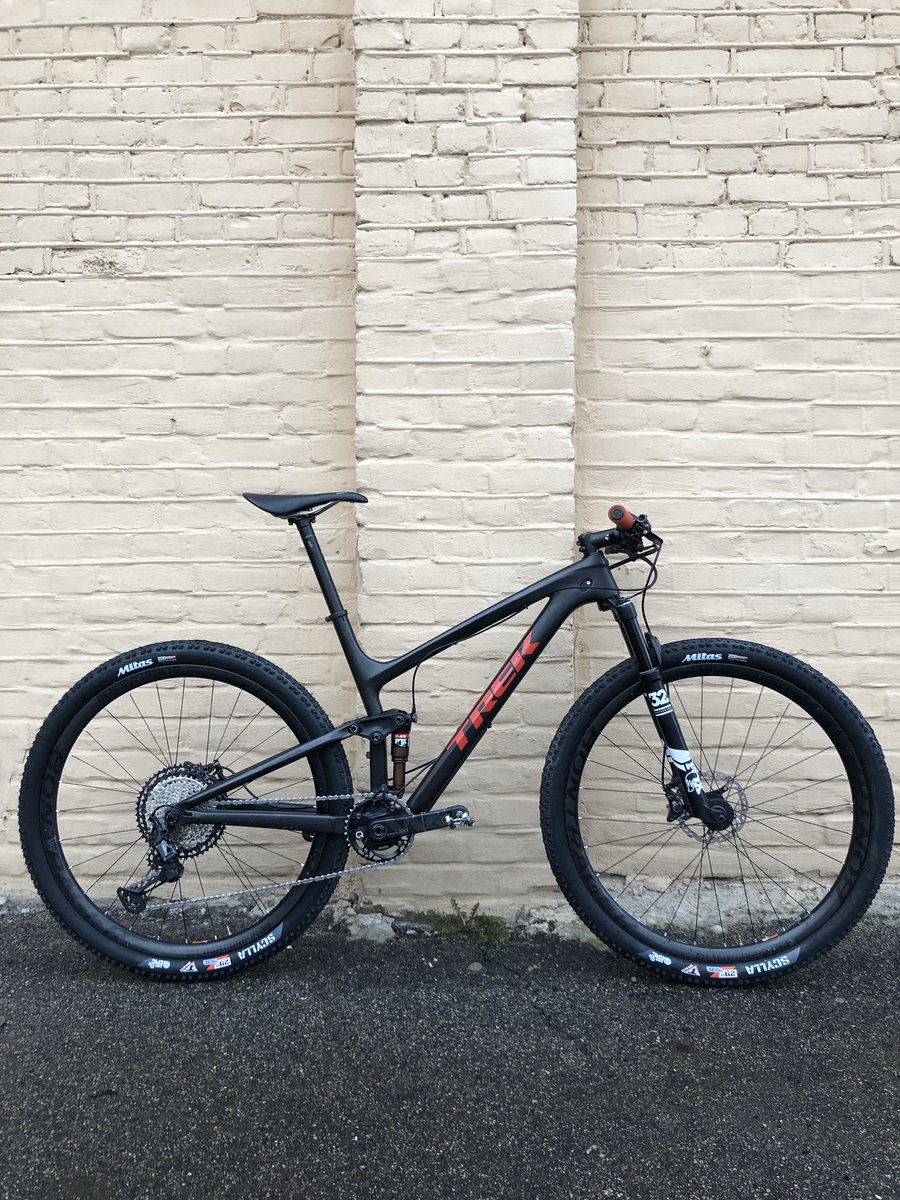 vwmtbteam's tweet photo. Mūsu kaujas zirgi uz @capeepic - @TrekBikes Top Fuel SL ar @Bontrager karbona ratiem, @ShimanoMTB XT 12 ātrumu grupu un #mitas Scylla riepām.

#ezerkauliņi
#vwkomerctransports 
#veloprofs
#trekbikes  
#mitastyres 
#shimanomtb
#capeepic 
#absacapeepic https://t.co/UUwKIXxhaK