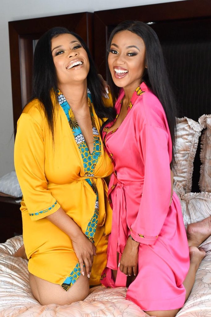 linenekazi's tweet photo. Are you as excited about Fridays as we are?! Hereβs to a relaxed weekend indoors draped in your LinenEkazi robe ππ₯°ππΎ #LuxurySleepwear #AfricanPrint #DreamInColor #ExistInPrint https://t.co/964J1zHWmd