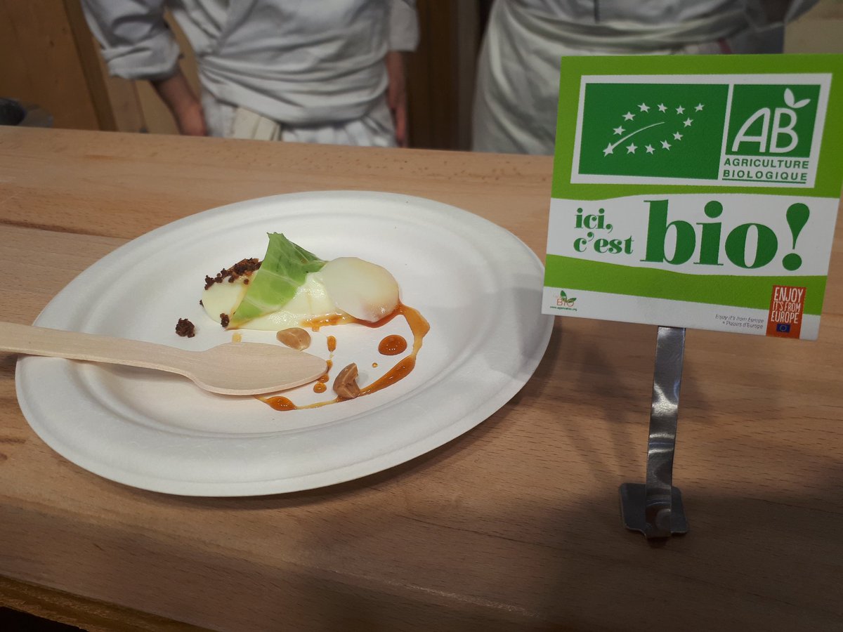 agence_bio's tweet photo. Retrouvez toutes les recettes #bio proposées par les chefs, apprentis de @EPMT_ et animatrices du stand @agriculturebio sur https://t.co/WBn0Rh8vuG #SIA2020 #siabio @cniel https://t.co/GhIU7Ax2HB