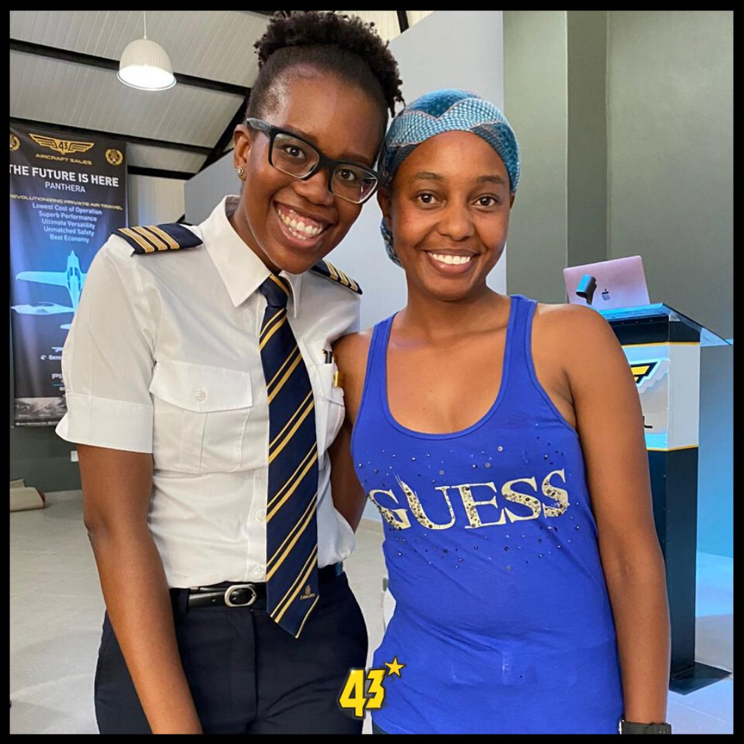 43airschool's tweet photo. #43Alumni Amanda Kandawire-Khoza came to visit us recently! Amanda trained at 43 Air School in 2012 & now is a First Officer on the A380 at Emirates, we know right? What an amazing achievement! π©ββοΈ
_
#aviation #womeninaviation #flytheflags #emriates #emiratesairlines https://t.co/CkAn17lelP
