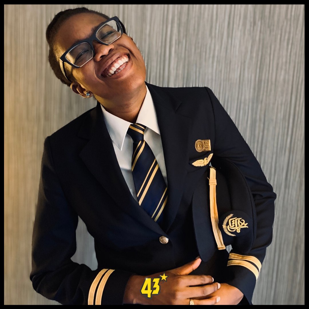 43airschool's tweet photo. #43Alumni Amanda Kandawire-Khoza came to visit us recently! Amanda trained at 43 Air School in 2012 & now is a First Officer on the A380 at Emirates, we know right? What an amazing achievement! π©ββοΈ
_
#aviation #womeninaviation #flytheflags #emriates #emiratesairlines https://t.co/CkAn17lelP