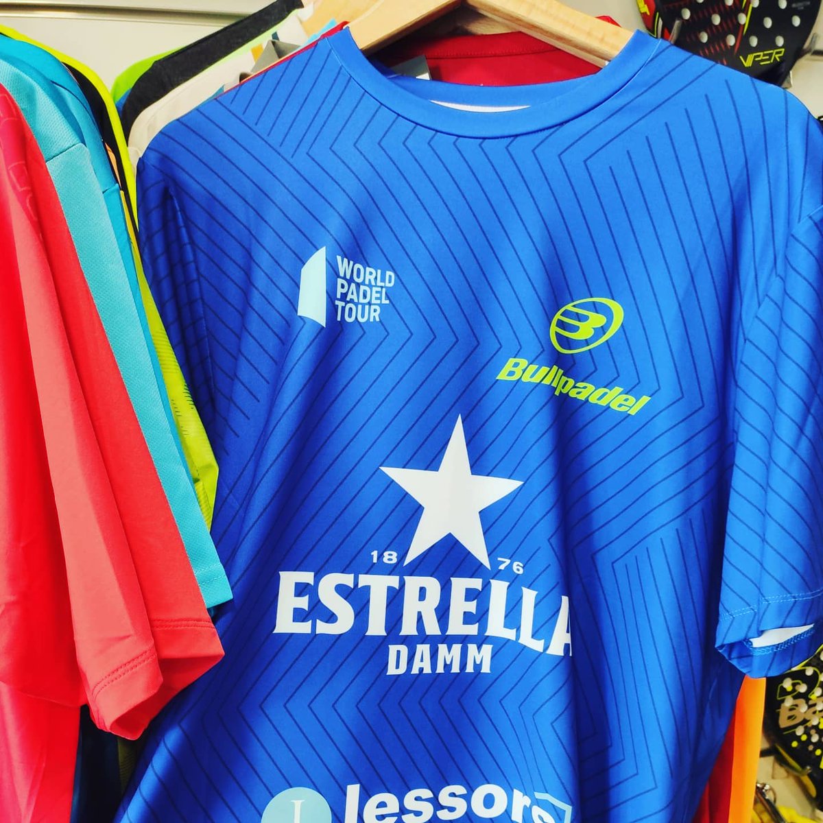 TomaPadel's tweet photo. 😍 MIRA QUE CAMISETAS TENENOS PARA TÍ!
🔥 ¡Tenenos de todos los colores y marcas!
✅ COMPRA TODO ONLINE deade nuestra web ➡️ https://t.co/f4mKCMw17r ⬅️ o visita nuestra tienda física en FUENGIROLA/MIJAS.
☝️ SIEMPRE PRECIO MÍNIMO GARANTIZADO!
🚀 #SoloEnTomaPadel
#tomapadel https://t.co/Wok1xYADjR