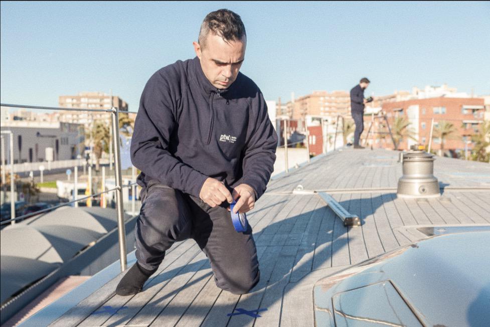ptwshipyard's tweet photo. Our Carpentry team specializes in superior quality Teak Decking ⛵⚓
#teakdecking #yachtwoodwork #wooden #burmeseteak #teakdeckcompany #teakdecks #teakyacht #teakdeck #yacht #custom #woodworking #Yachting #ptwshipyard #shipping #FridayThoughts #FridayFeeling #RETWEEET https://t.co/Gy2z5NIkIP