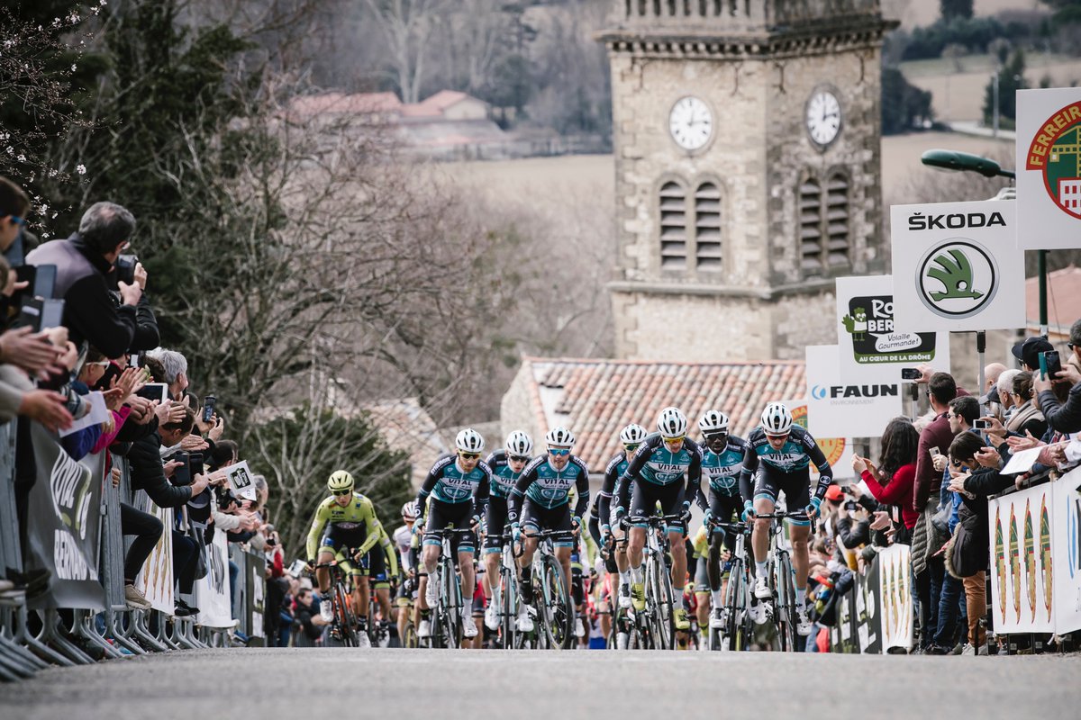 boucles_classic's tweet photo. ⚡️INFO DE DERNIÈRE MINUTE⚡️
📺Retransmission TV de l'édition 2019 des @boucles_classic sur la @lachainelequipe
🗓️Aujourd'hui, 28 février
🕝14h55
Pour revivre 🏆 les victoires de @L_Calmejane et @A_Vuillermoz
#BDA19 #BDA20 https://t.co/LpncZde8Va