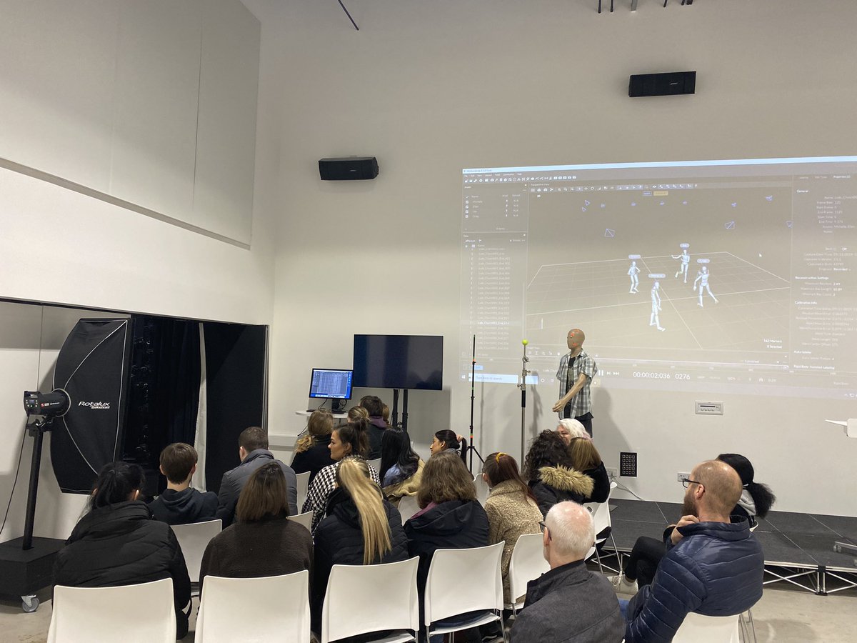 Graphic Design/Art students from <a href="/sunderlanduni/">University of Sunderland</a> using our #3D scanner this morning to use their #digital selves in innovative ways! 🙌🏻 #immersive #tech #thisismine #poweredbyproto