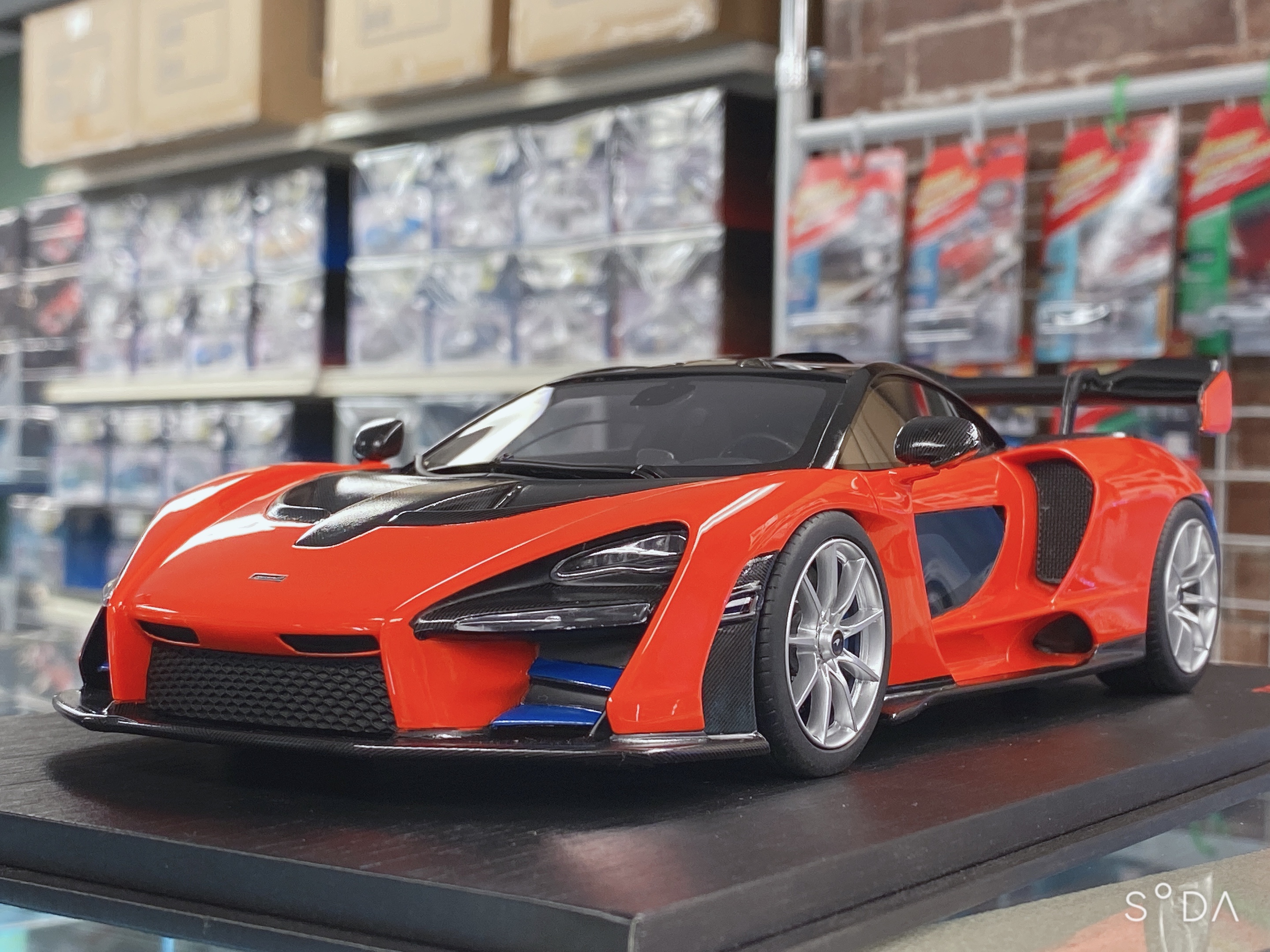 טוויטר ミニカーショップ ポストホビー新宿店 בטוויטר トップスピード新製品 1 18スケール Ts0246 マクラーレン セナ ミラオレンジ ミッドシップに4 0リットルv型8気筒ツインターボエンジンを搭載し マクラーレンの市販車としては 史上最強のスペックなんです