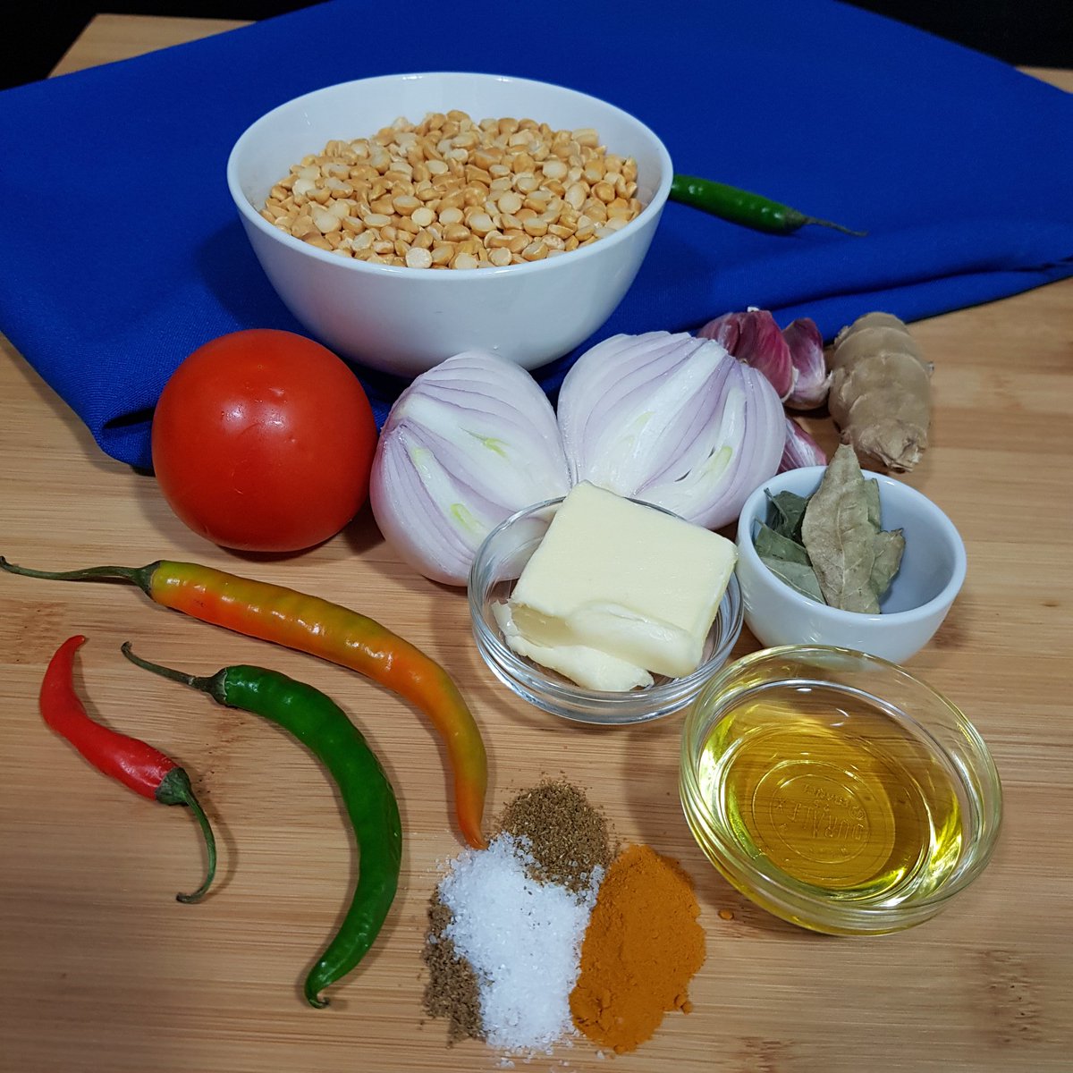 FlandePoster's tweet photo. Hola Flanes! Hoy toca una deliciosa y fácil receta 😋
#Dal (Lentejas Indias) sacadas de la película #Dhunki en @PrimeVideoES sobre dos amigos y una app de comida a domicilio.
Espero que probéis a hacerlas en casa 😊
#Recipe #IndianFood #FilmFoodFactory https://t.co/i7cMjIc0ML https://t.co/QVHK8ftKPk