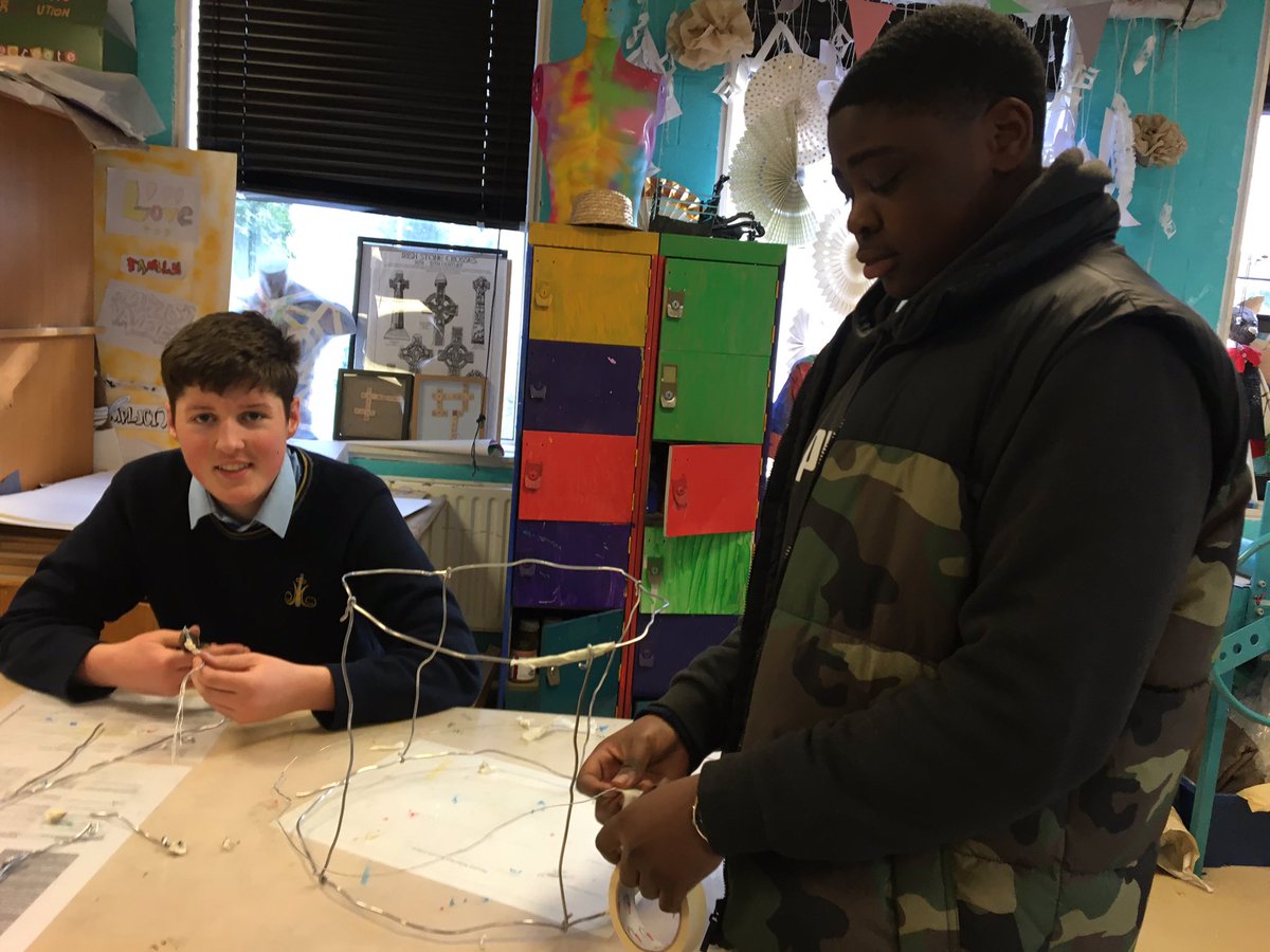 MoyleParkArt's tweet photo. Experimenting with willow and paper to create sculptures - These should be pretty cool lit up at our TY graduation! π‘ can you guess what the 4.2s are making?? #thelightfromwithin @moylepark https://t.co/QEQIXvRv16