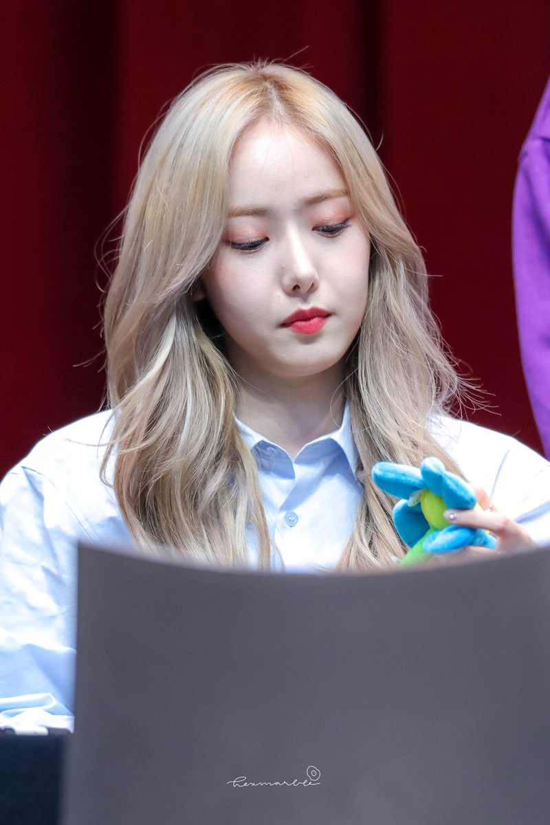 hexmarble's tweet photo. 200208 목동 팬사인회
🌸🌸
@GFRDofficial
#GFRIEND #여자친구 #ヨジャチング
#SinB #신비 https://t.co/TBiMD677hS