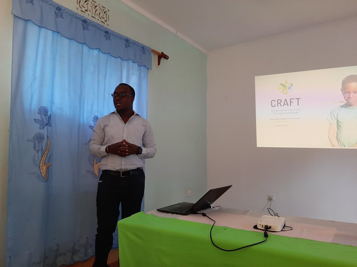 Mikidaditz's tweet photo. Making assessment to this #Coopunion @RIVACU for CRAFT #commonbeans #sunflower.
Alot of planning available on table.....
Support from regional governments available for them https://t.co/Lo4OsrvuWj