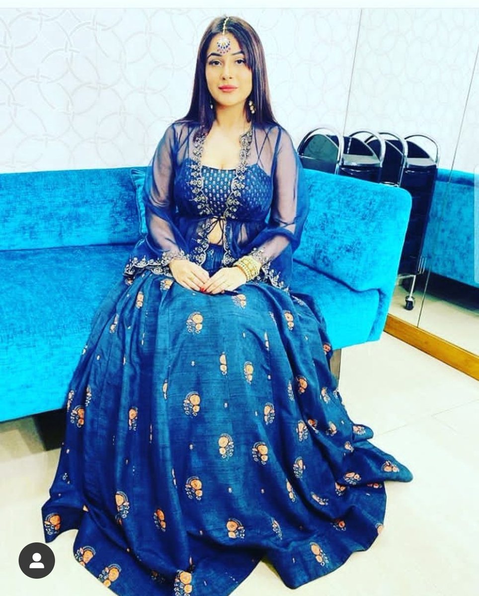 sonia___walia's tweet image. Ohhh! Hello colors walo ye jo trp mili h na is show ki sirf shahnaaz ki wzh se mili h! tumhare ye faltu bekar contestant or Paras k liye bakwas show nhi dekha raat bhr jagkr! Respect kro shahnaaz ki! #weloveshahnaaz #SidNaaz #cheapcolorstv hmari princess ko free kro is show se 🙏