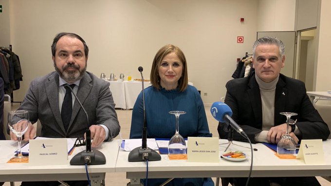 ElkargiES's tweet photo. .@ASLEnews trabaja de la mano de @Gob_eus  y las diputaciones en el desarrollo de la #ley de #SociedadesLaborales y #Participadas. El objetivo, contar con un modelo participativo de empresa y evitar confrontación en las relaciones laborales.
https://t.co/lWblJCwGYp https://t.co/PPVygeG261