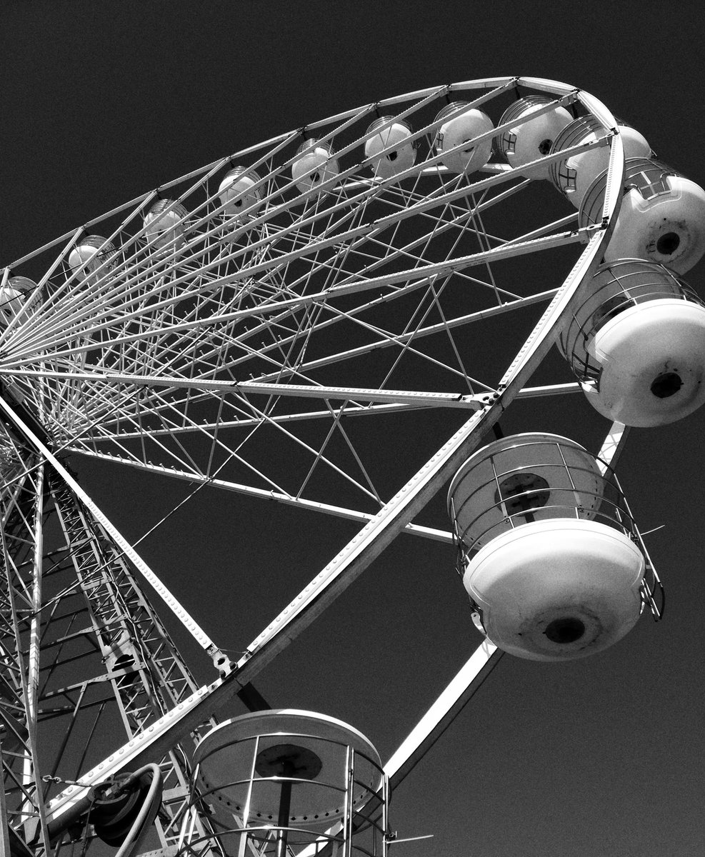 NickJShingleton's tweet photo. Photo Prompt

End of a few days in Blackpool!
Not many photos taken as the weather hasn't been great!

Got this great photo! Happy writing people!

#amwriting #shouldbewriting #writing #writingphotos #prompts #creativewriting #creative  #onceuponatime https://t.co/12B2ffwYzB