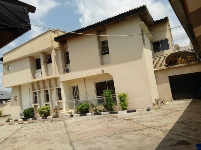 dove_management's tweet photo. Property for Sale in Abeokuta 
.
A detached duplex and a bungalow on land measuring 1,604m2 

Asking Price: 40million

Call: 08099386777, 09080222234 for more information https://t.co/OEe2QcySXr