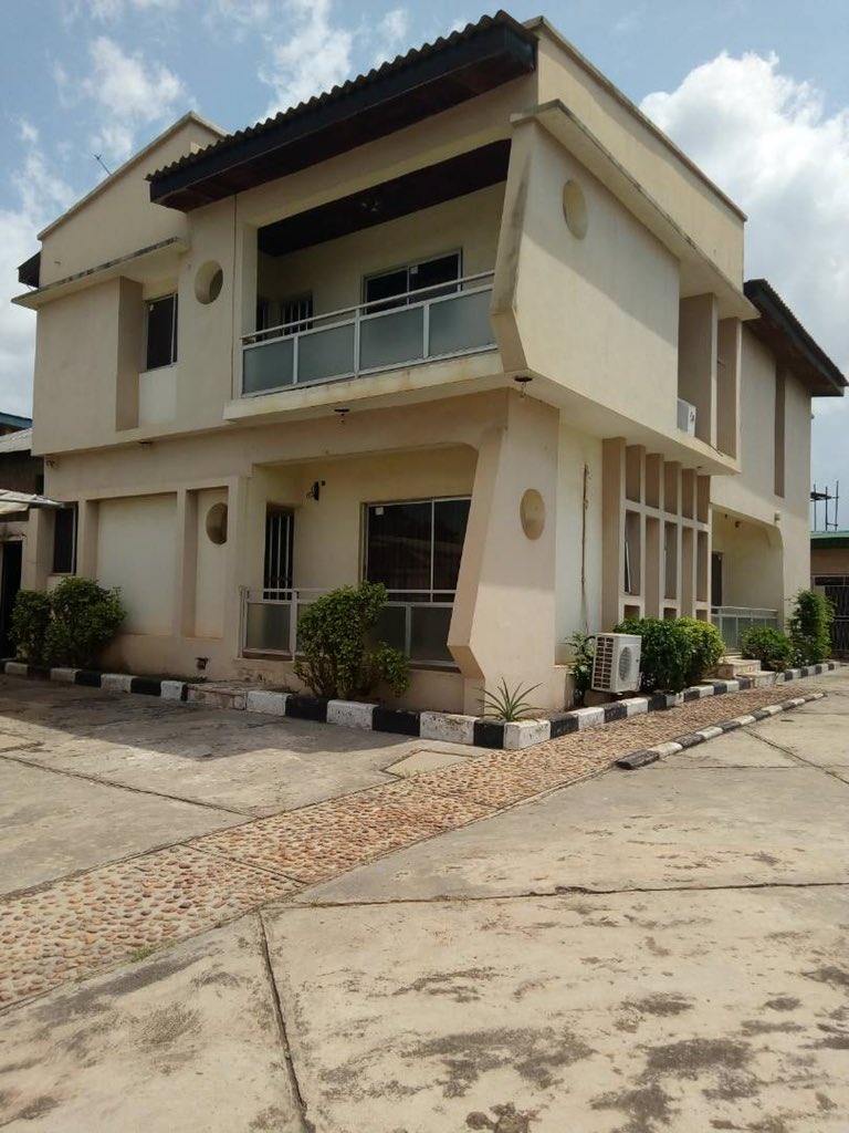 dove_management's tweet photo. Property for Sale in Abeokuta 
.
A detached duplex and a bungalow on land measuring 1,604m2 

Asking Price: 40million

Call: 08099386777, 09080222234 for more information https://t.co/OEe2QcySXr