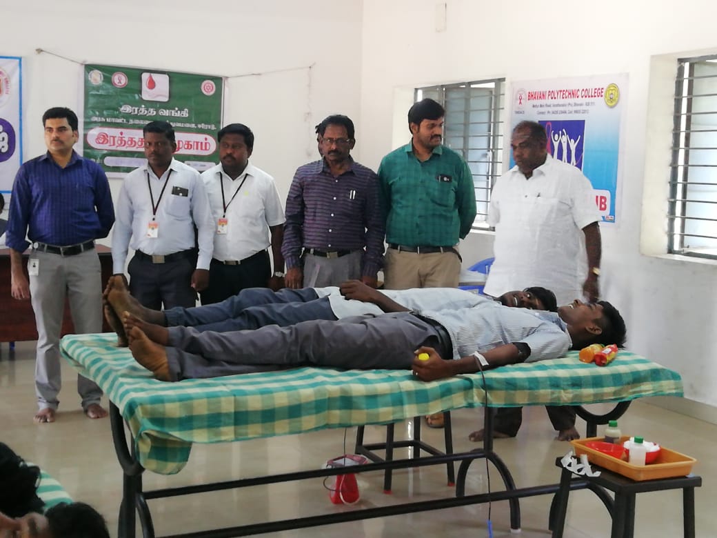 NSSChennai's tweet photo. @NSSChennai, Volunteers of Bhavani Polytechnic College organized a Blood Donation Camp and donated blood to Blood bank of Erode Govt. Hospital.

@RijijuOffice l @RijijuOffice l @PMOIndia l @_NSSIndia l @YASMinistry https://t.co/Wbs1sCFVvC