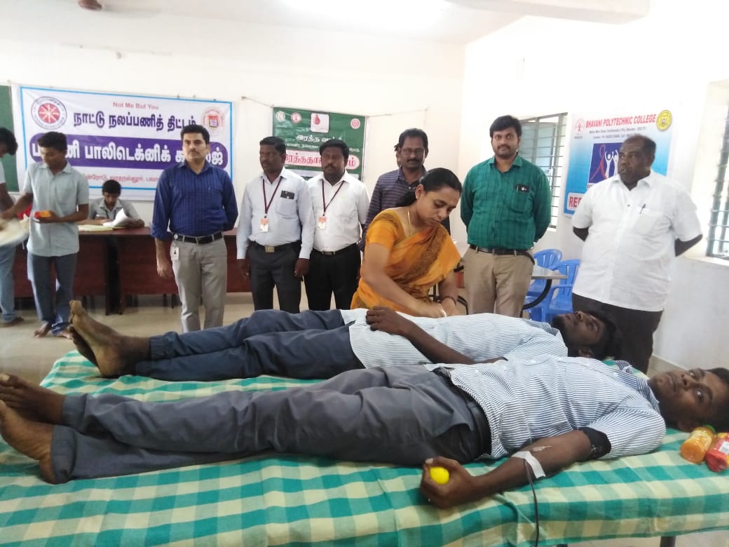 NSSChennai's tweet photo. @NSSChennai, Volunteers of Bhavani Polytechnic College organized a Blood Donation Camp and donated blood to Blood bank of Erode Govt. Hospital.

@RijijuOffice l @RijijuOffice l @PMOIndia l @_NSSIndia l @YASMinistry https://t.co/Wbs1sCFVvC