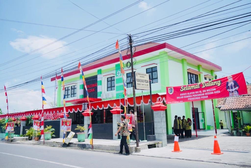 pemkab_klaten's tweet photo. Bupati Klaten @YaniSunarno Meresmikan puskesmas Pedan
saat sambang puskesmas se-eks kawedanan Pedan dengan tema "Generasi kereen itu, cegah stunting"
Di sela acara Bupati Tiktokan bareng generasi2 millenial, Kamis (28/02)
#klatenkeren https://t.co/YzWUi2cZ0u