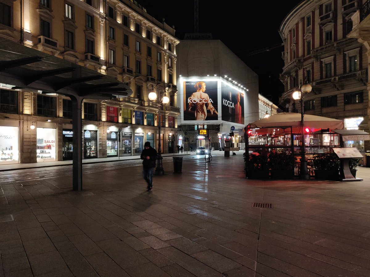 CopywriterMilan's tweet photo. #Milano ore 21.10 in Via Dante è zombie hour
#Milanononsiferma #Milanodabere #COVID2019 #COVID19italia #coronavirus #Coronaviriusitalia
https://t.co/rnYs3TtMZM https://t.co/4d35zo4vfc