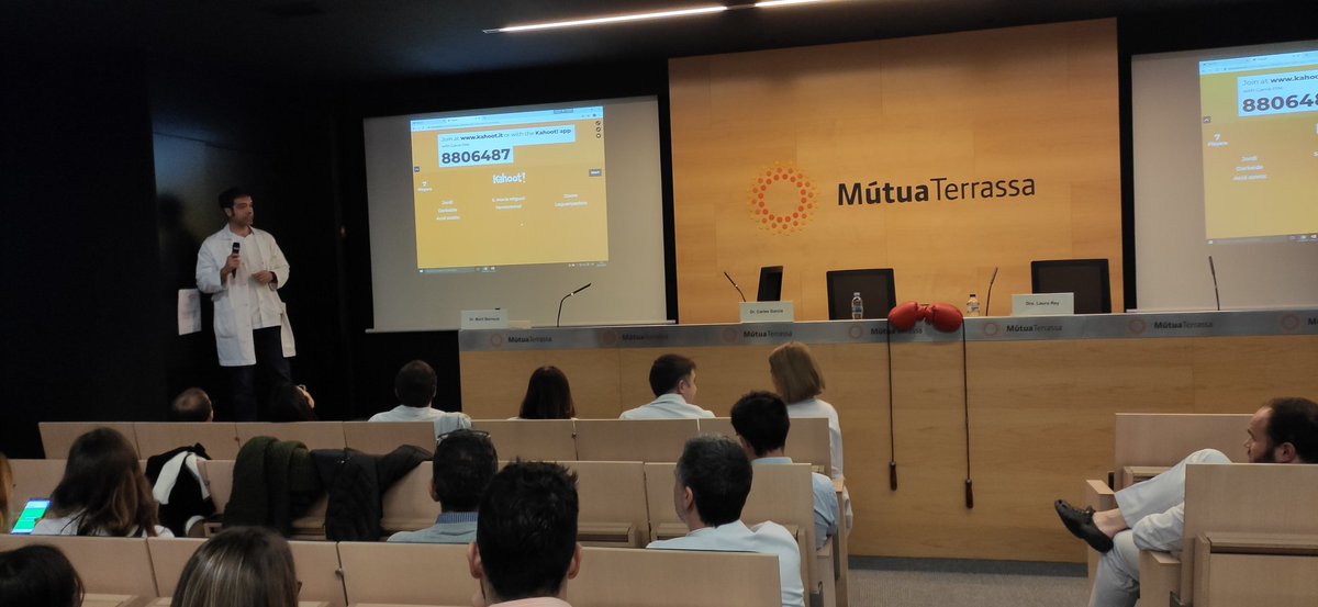 Mutua_Terrassa's tweet photo. Comença el primer combat del Crossfire sobre #infecció #protesica, organitzat per @traumaterrassa, amb
#DesbridamentQuímic, a càrrec de Carles Garcia https://t.co/PXbQXqDwm9